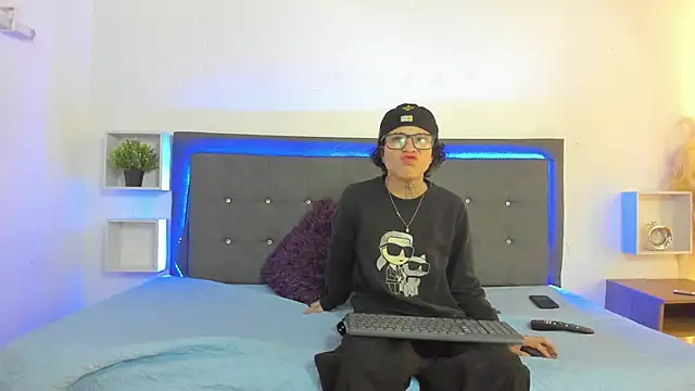 Ale cuzz online show from 04-15-26, 01:59