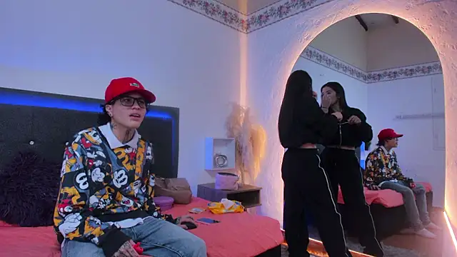 Ale cuzz online show from 03-25-26, 03:33