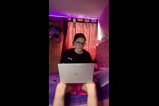 Ale cuzz online show from 04-21-26, 07:53