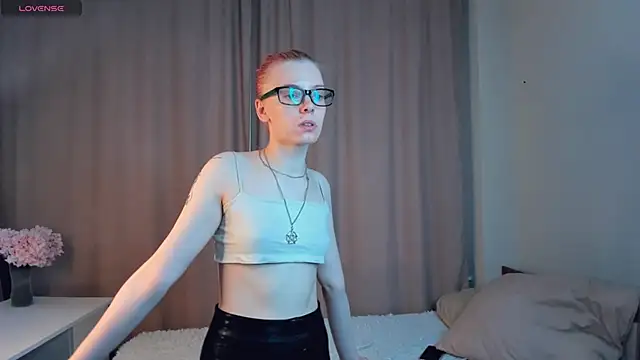 Snapshot of RonniHang chatting on 02-28-26, 03:06 RonniHang online show from 02-28-26, 03:06