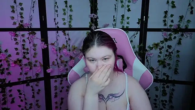 Snapshot of kitsune_little chatting on 06-21-26, 10:26 kitsune little online show from 06-21-26, 10:26