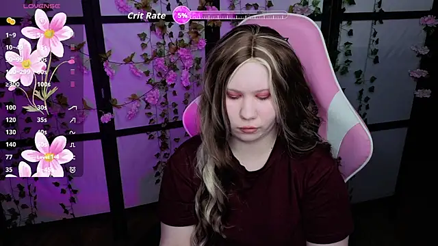 Snapshot of kitsune_little chatting on 04-24-26, 08:33 kitsune little online show from 04-24-26, 08:33