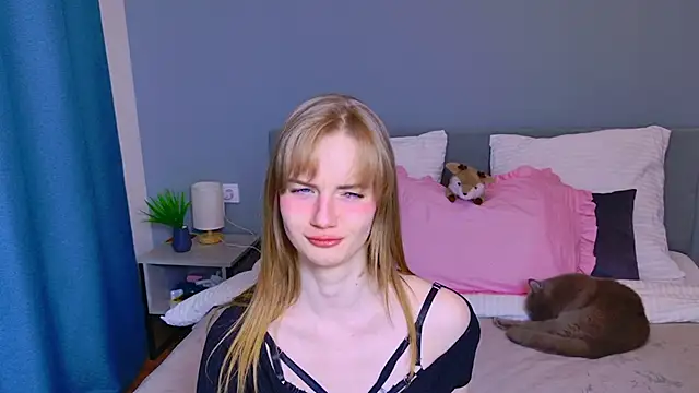 ElfieWhite online show from 04-19-26, 06:10