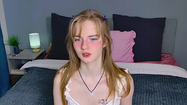 ElfieWhite online show from 04-30-26, 04:25