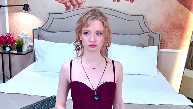 ElfieWhite online show from 03-18-26, 03:24