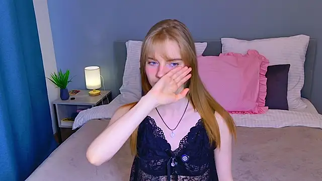 ElfieWhite online show from 04-22-26, 04:36