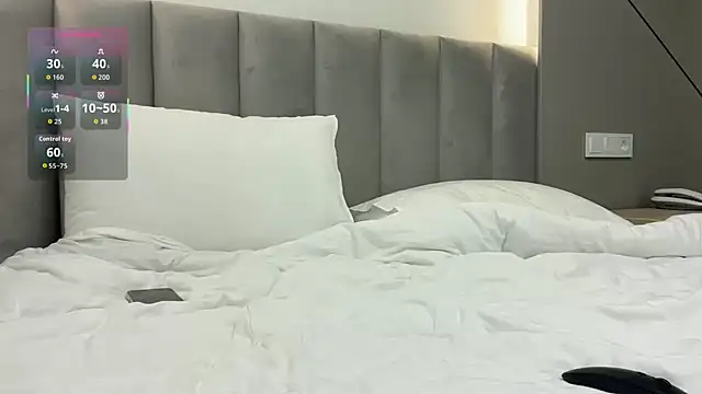 Snapshot of -LunaLove- chatting on 03-03-26, 08:27 -LunaLove- online show from 03-03-26, 08:27