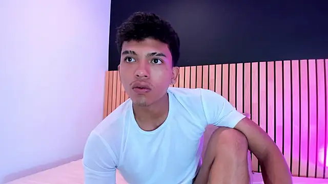 Snapshot of jhoystrong_ chatting on 03-01-26, 02:06 jhoystrong online show from 03-01-26, 02:06