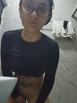 Snapshot of Roma_xxx chatting on 02-16-26, 10:18 Roma xxx online show from 02-16-26, 10:18