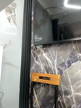 Miss Bella Flame online show from 04-15-26, 06:01