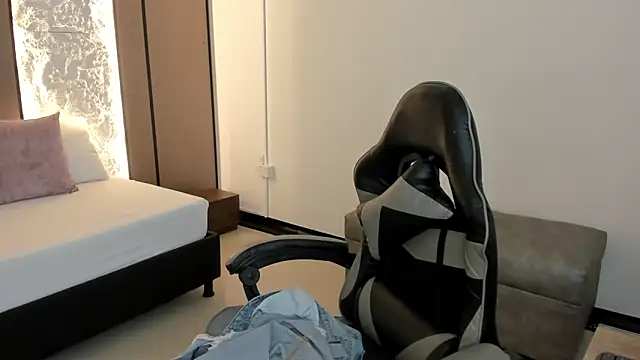 Snapshot of ariadna_boneville chatting on 02-28-26, 02:44 ariadna boneville online show from 02-28-26, 02:44