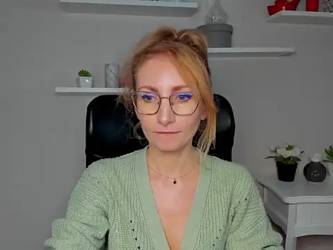 CinderellaMoon online show from 03-06-26, 06:30