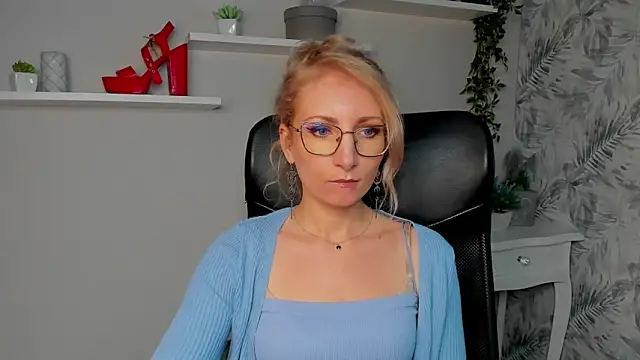 CinderellaMoon online show from 03-16-26, 06:28