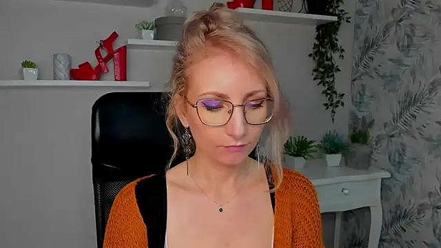 CinderellaMoon online show from 03-13-26, 06:18