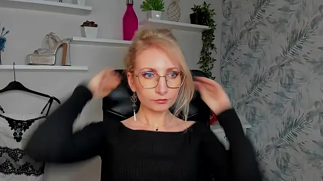 CinderellaMoon online show from 03-23-26, 06:24