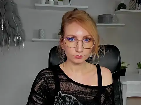 Snapshot of CinderellaMoon chatting on 02-24-26, 06:58 CinderellaMoon online show from 02-24-26, 06:58