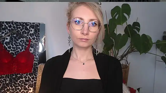 CinderellaMoon online show from 04-09-26, 05:20