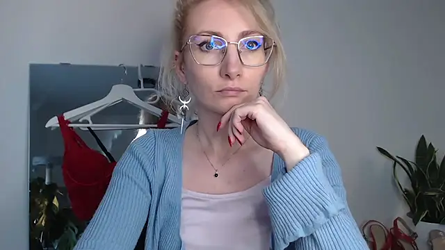 CinderellaMoon online show from 04-01-26, 05:31