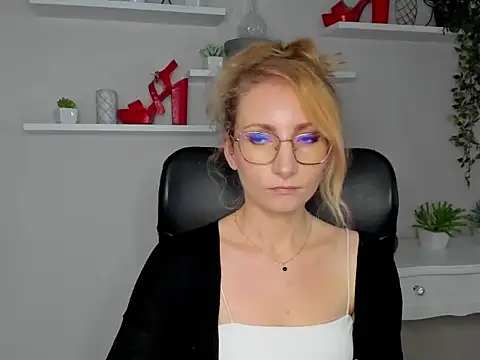 CinderellaMoon online show from 03-11-26, 06:29