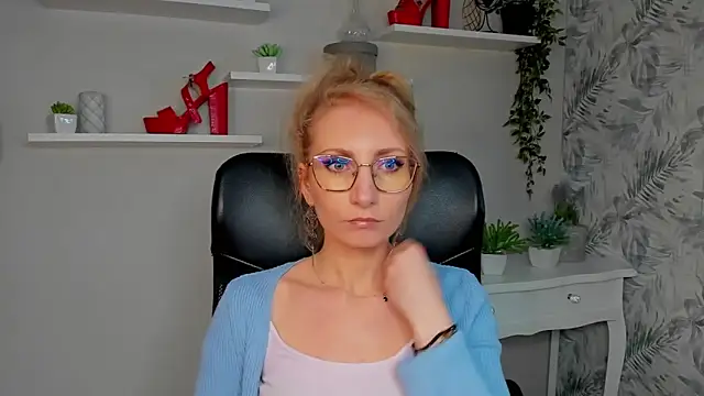 CinderellaMoon online show from 03-19-26, 06:24