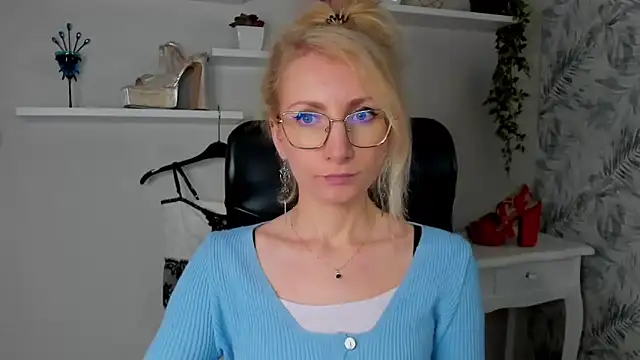 CinderellaMoon online show from 03-30-26, 05:20