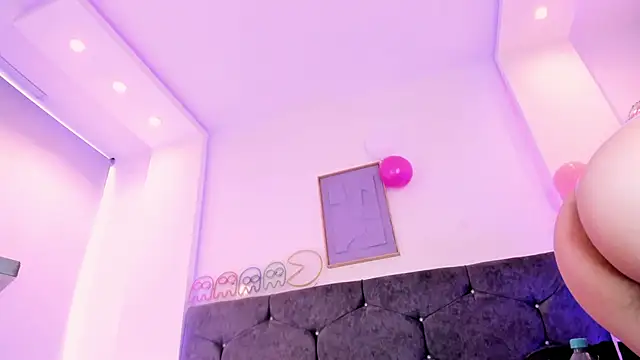 Snapshot of Megan_Morphy chatting on 06-03-26, 02:33 Megan Morphy online show from 06-03-26, 02:33
