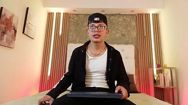 Dark Nico online show from 03-19-26, 03:50