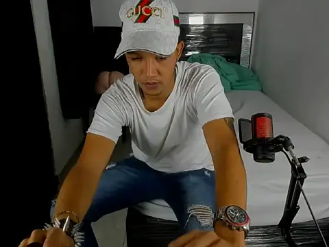 Snapshot of badboy_master chatting on 02-24-26, 02:34 badboy master online show from 02-24-26, 02:34