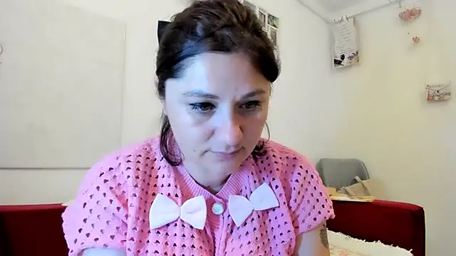 Snapshot of EVELYNA88 chatting on 06-11-26, 04:26 EVELYNA88 online show from 06-11-26, 04:26