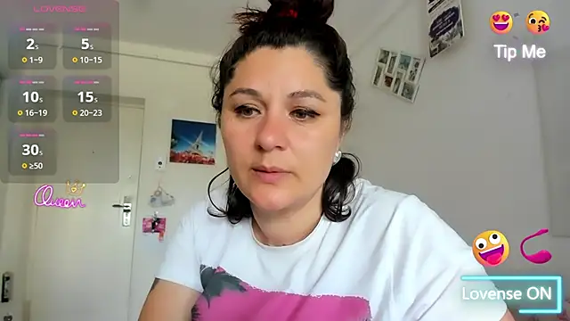 Snapshot of EVELYNA88 chatting on 07-15-26, 11:17 EVELYNA88 online show from 07-15-26, 11:17