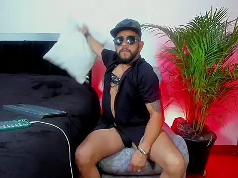 Snapshot of King_bear_25 chatting on 03-02-26, 03:40 King bear 25 online show from 03-02-26, 03:40