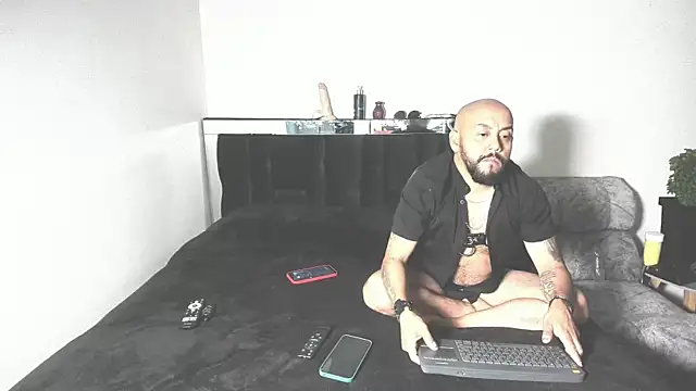 Snapshot of King_bear_25 chatting on 02-23-26, 11:33 King bear 25 online show from 02-23-26, 11:33