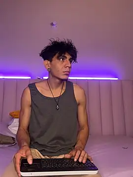 abrilandjulian online show from 03-26-26, 11:52