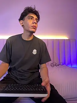 abrilandjulian online show from 05-15-26, 12:25