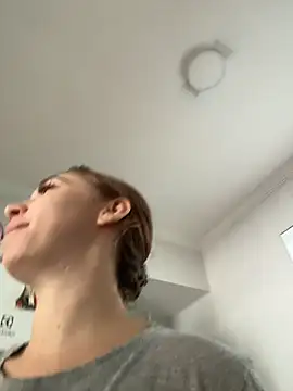 Snapshot of Aneruivinhaa chatting on 02-23-26, 11:44 Aneruivinhaa online show from 02-23-26, 11:44