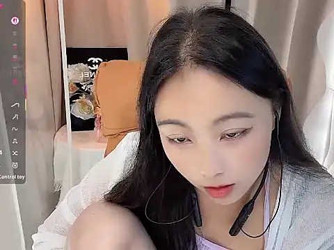 Snapshot of Lydia-668 chatting on 02-13-26, 01:33 Lydia-668 online show from 02-13-26, 01:33