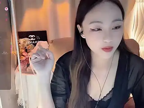 Snapshot of Lydia-668 chatting on 02-16-26, 03:27 Lydia-668 online show from 02-16-26, 03:27