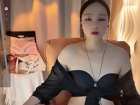 Snapshot of Lydia-668 chatting on 02-17-26, 03:37 Lydia-668 online show from 02-17-26, 03:37