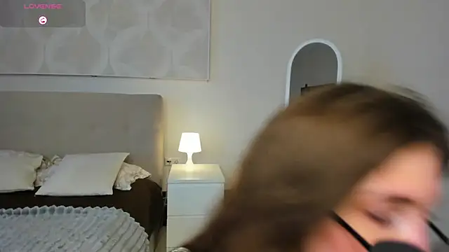 Emily Lews online show from 05-08-26, 07:45