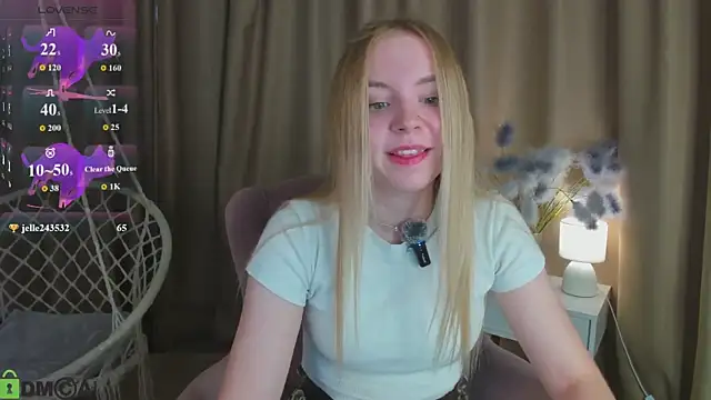 Snapshot of Linda__Bloom chatting on 06-28-26, 12:39 Linda Bloom online show from 06-28-26, 12:39