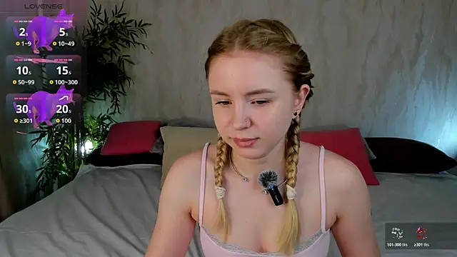 Snapshot of Linda__Bloom chatting on 07-02-26, 12:44 Linda Bloom online show from 07-02-26, 12:44