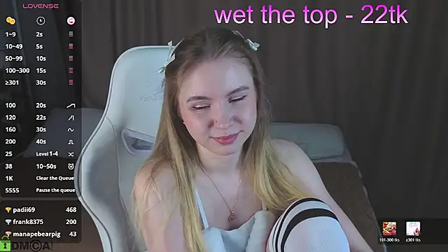 Snapshot of Linda__Bloom chatting on 02-23-26, 04:25 Linda Bloom online show from 02-23-26, 04:25