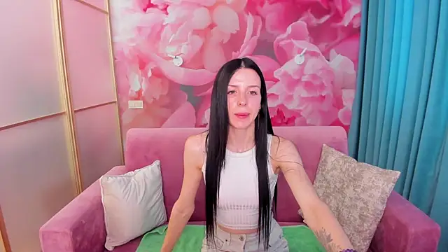 Snapshot of NoirDiva chatting on 06-17-26, 05:51 NoirDiva online show from 06-17-26, 05:51