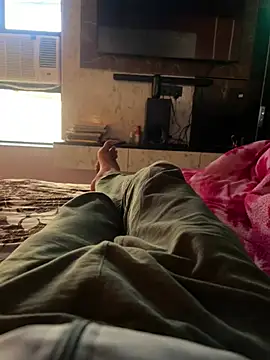 Snapshot of rashmixxx chatting on 02-14-26, 09:09 rashmixxx online show from 02-14-26, 09:09