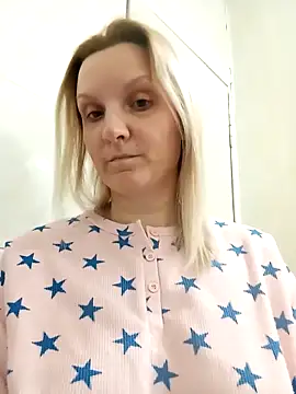 Snapshot of SusanGold9211 chatting on 03-01-26, 12:21 SusanGold9211 online show from 03-01-26, 12:21