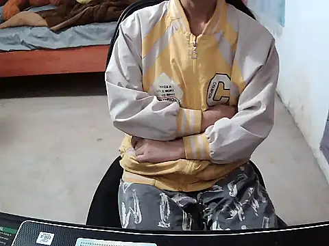 Snapshot of Lunababty chatting on 02-13-26, 01:44 Lunababty online show from 02-13-26, 01:44