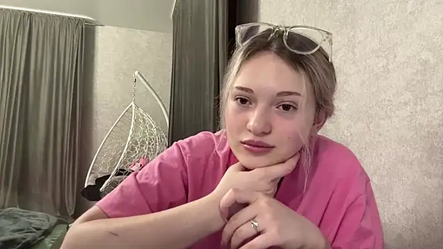 Snapshot of chatting on 02-23-26, 02:06 online show from 02-23-26, 02:06