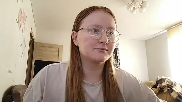 Snapshot of AnikaLipps chatting on 06-17-26, 01:21 AnikaLipps online show from 06-17-26, 01:21