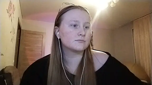 Snapshot of AnikaLipps chatting on 04-19-26, 02:01 AnikaLipps online show from 04-19-26, 02:01
