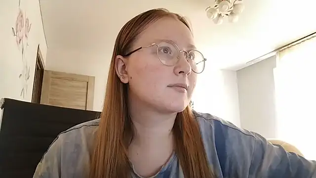 Snapshot of AnikaLipps chatting on 06-27-26, 12:00 AnikaLipps online show from 06-27-26, 12:00